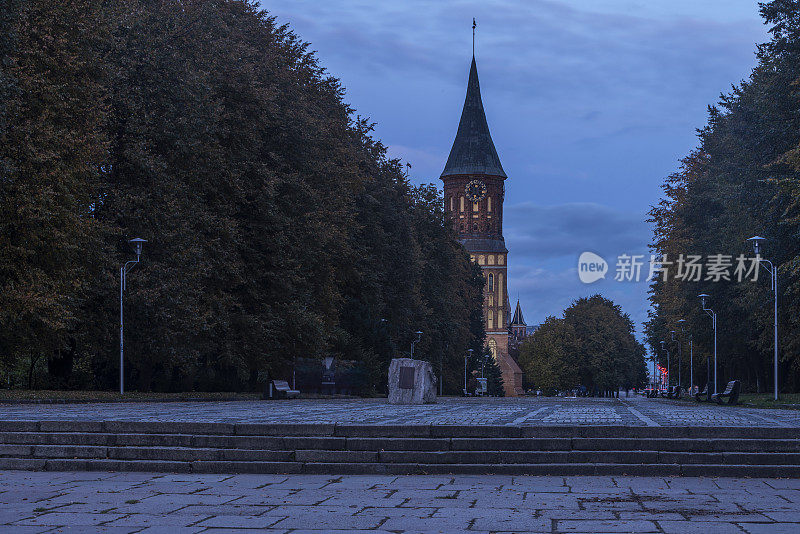 位于俄罗斯加里宁格勒（前德国柯尼斯堡）康德岛上的Königsberger Dom，是历史悠久的天主教大教堂，哲学家伊曼纽尔·康德的墓就在这里。